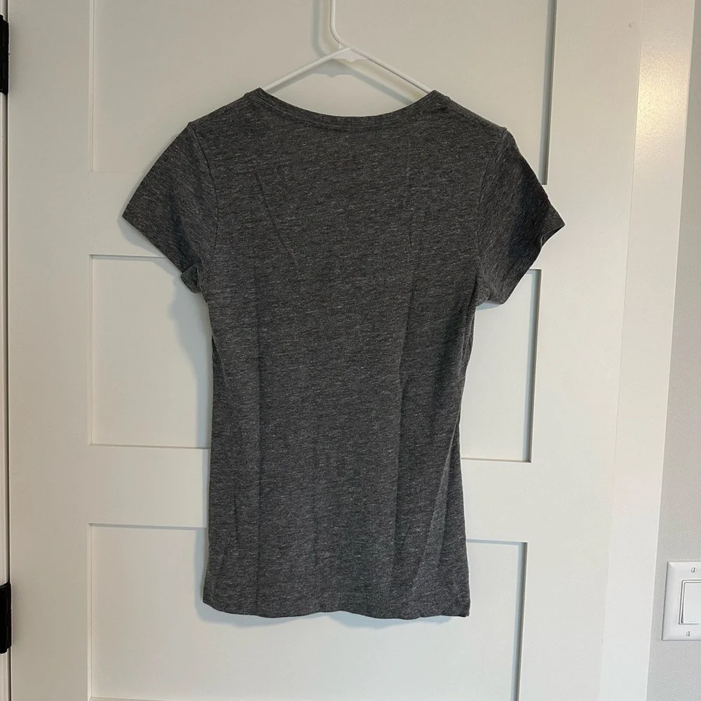 LAST CHANCE! Women’s Under Armour ⚾️ MN Twins Baseball V-Neck. Size medium. - Picture 2 of 3